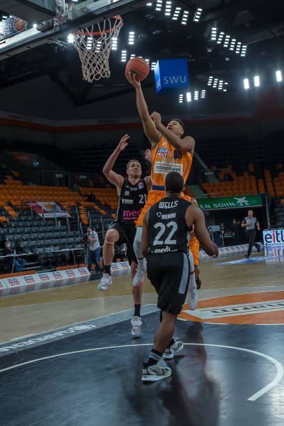 不断施压使 不断施压使