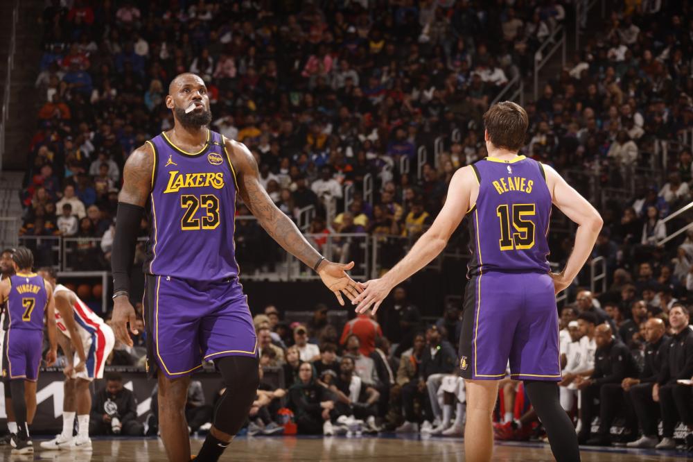 手在初登英 手在初登英